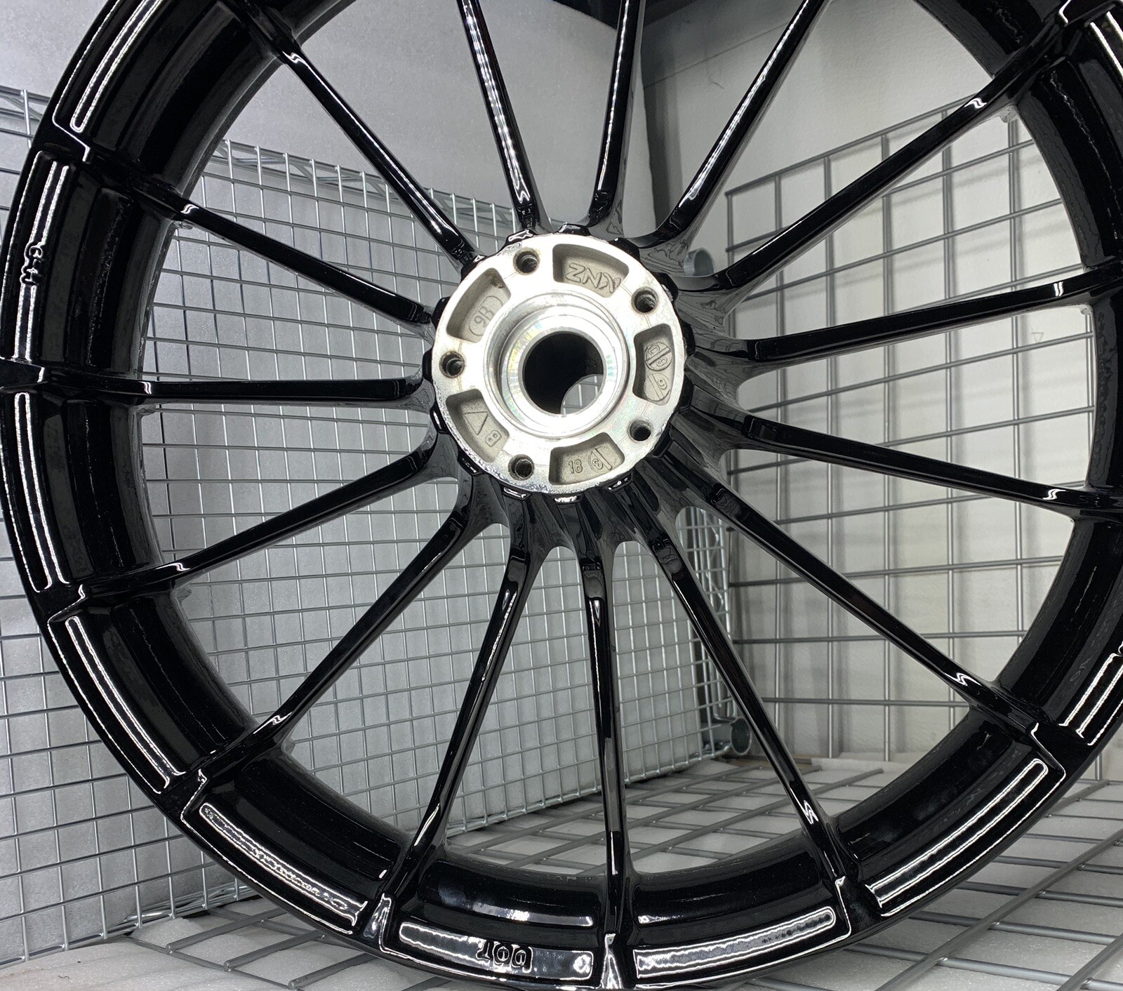 Roue Avant HARLEY DAVIDSON TOURING - Jante Magnétique Gloss Black - Pour Street Glide - Reconditionnée 1 An Garantie