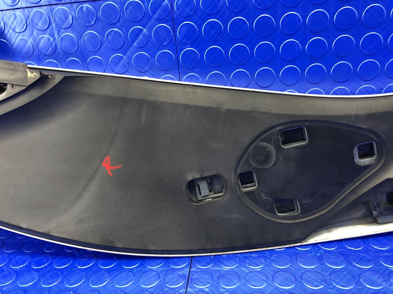 2014-2019 BMW I8 OEM REAR RIGHT RETAINING RAIL MOLDING PANEL 51447336415