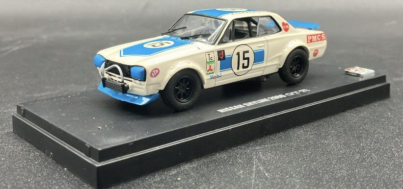 Nissan Skyline 2000 GT-R 1/43 ミニカー 1) Nissan Skyline 2000 GT-R 1969 4 Door Silver 1:43 Kyosho