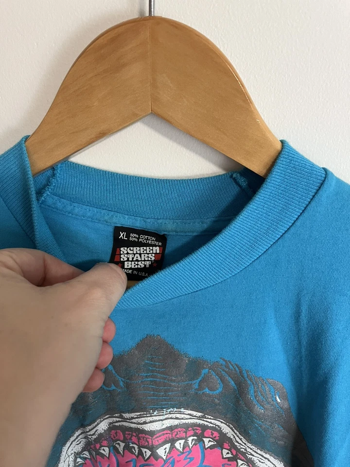 Camiseta Vintage Tela Estrelas Ponto Único Vôlei Tubarão Azul Extra Grande 50/50 - Imagem 3 de 4