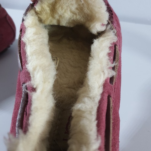 UGG Slippers Dakota Moccasin Pink Sheepskin Fur Lined Slip On Size UK 8.5 US 10 - Picture 7 of 24
