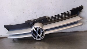 VW Golf 1.4 1 J Kühlergrill Bj 2001 Farbe Silber