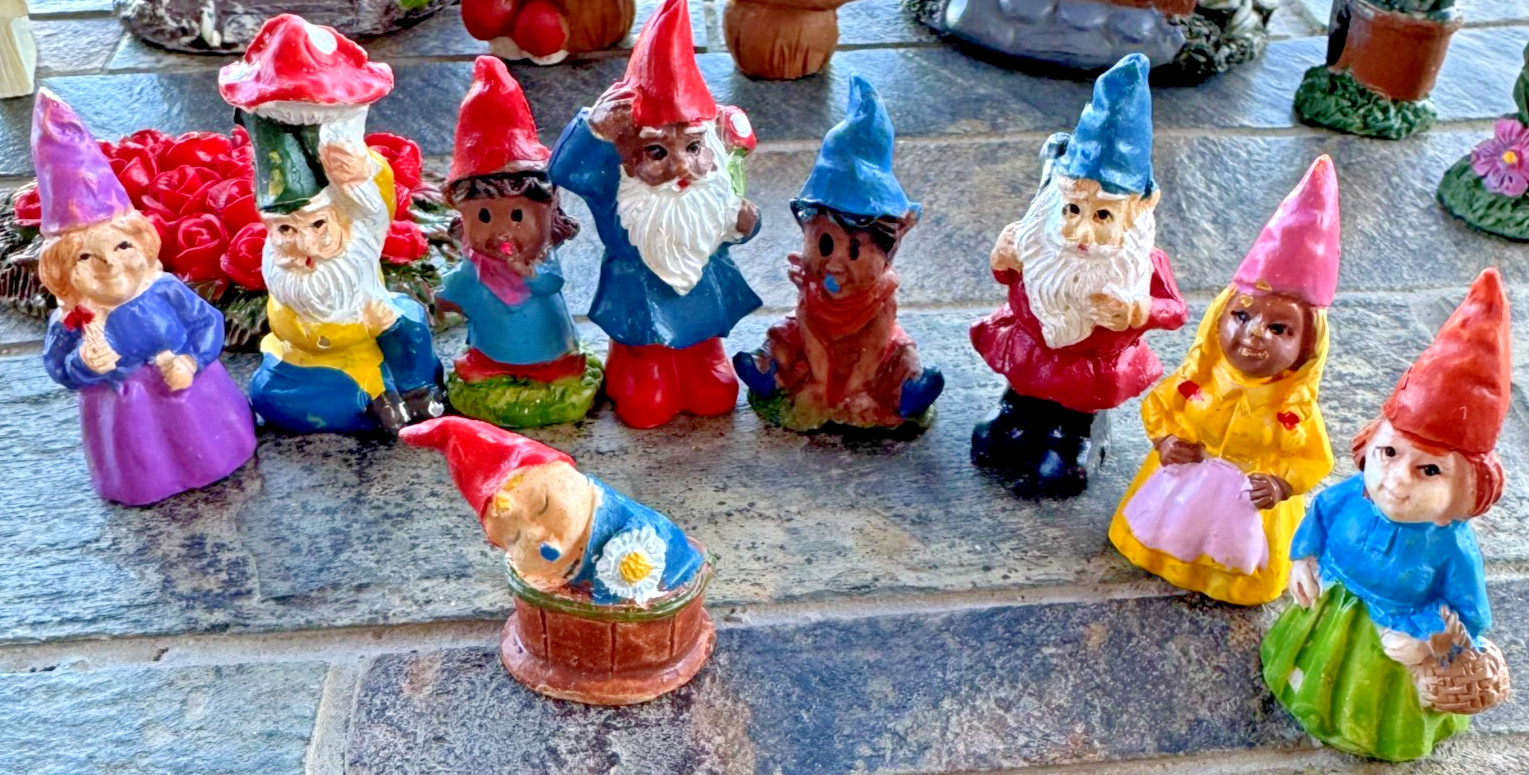 LOT OF 18 FAIRY GARDEN MINIATURES, 3 HOUSES, 2 BENCHES & 13 PEOPLE & ACCESSORIES