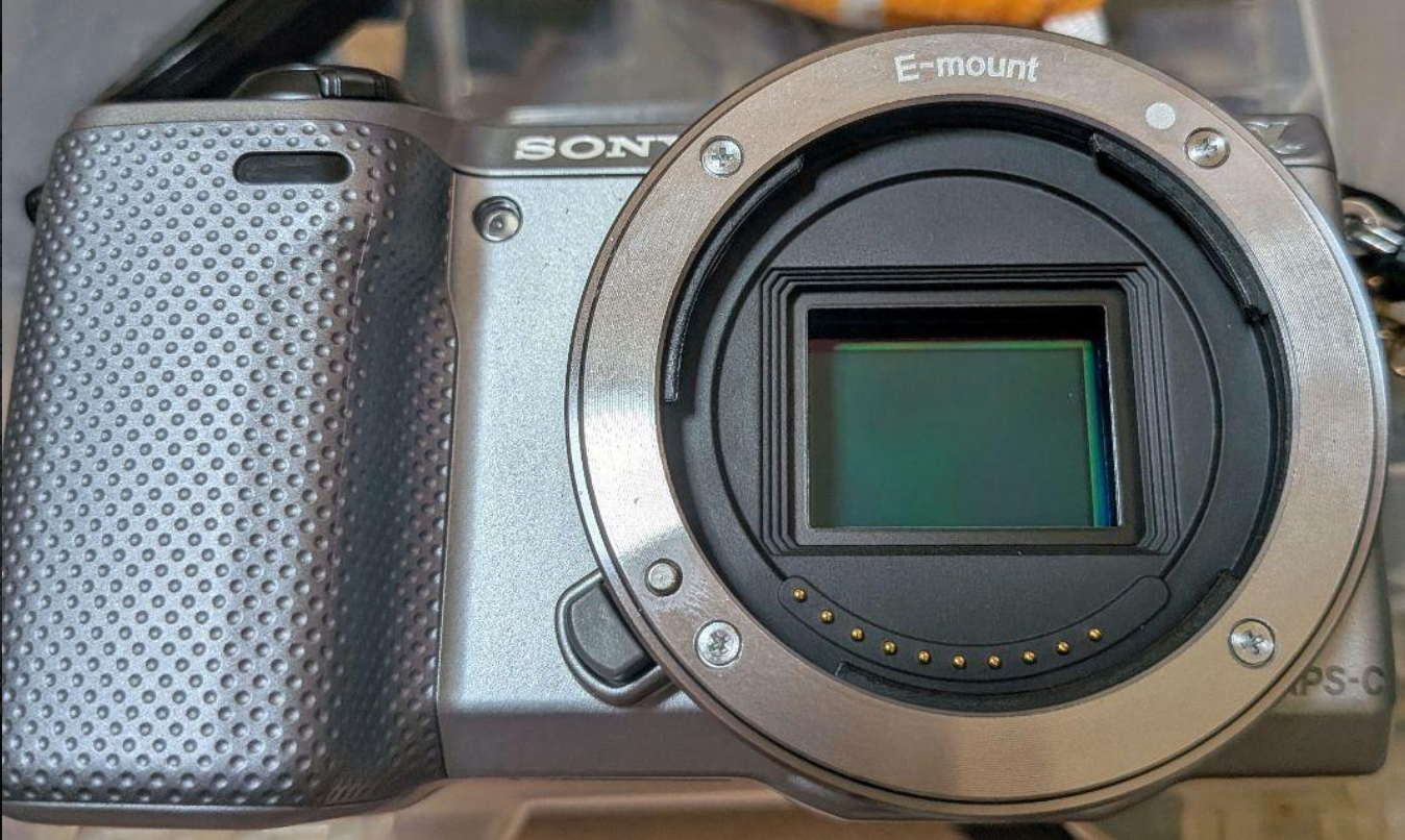 Sony Alpha NEX-5 14.2MP Digital Mirrorless Camera Silver Body Shutter count: 893