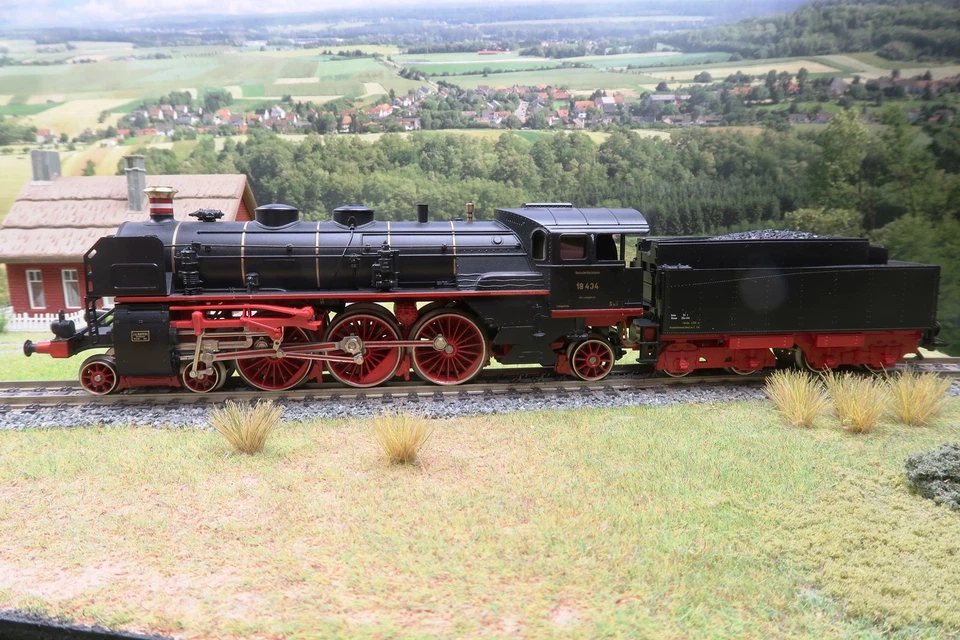Märklin Spur H0 3318 Rheingold-Dampflok mit Tender BR 18 434 der DRG Ep.II - Bild 2 von 4