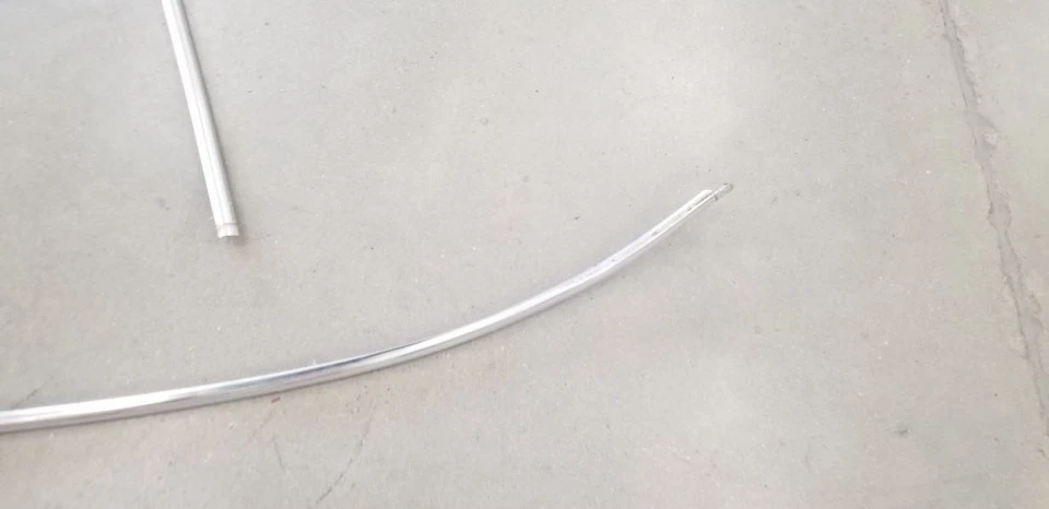 81 MERCEDES BENZ 300D WINDSHIELD CHROME TRIM SURROUND SET - Image 2 of 4