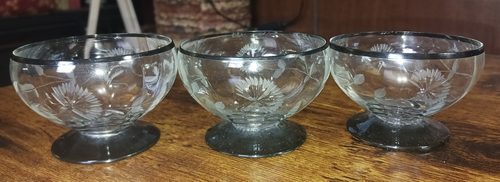 Vtg 7PC Dessert Set 4 Plates 3 Pedestal Bowls Etched Optic Black Rims & Bases EX - Picture 6 of 12
