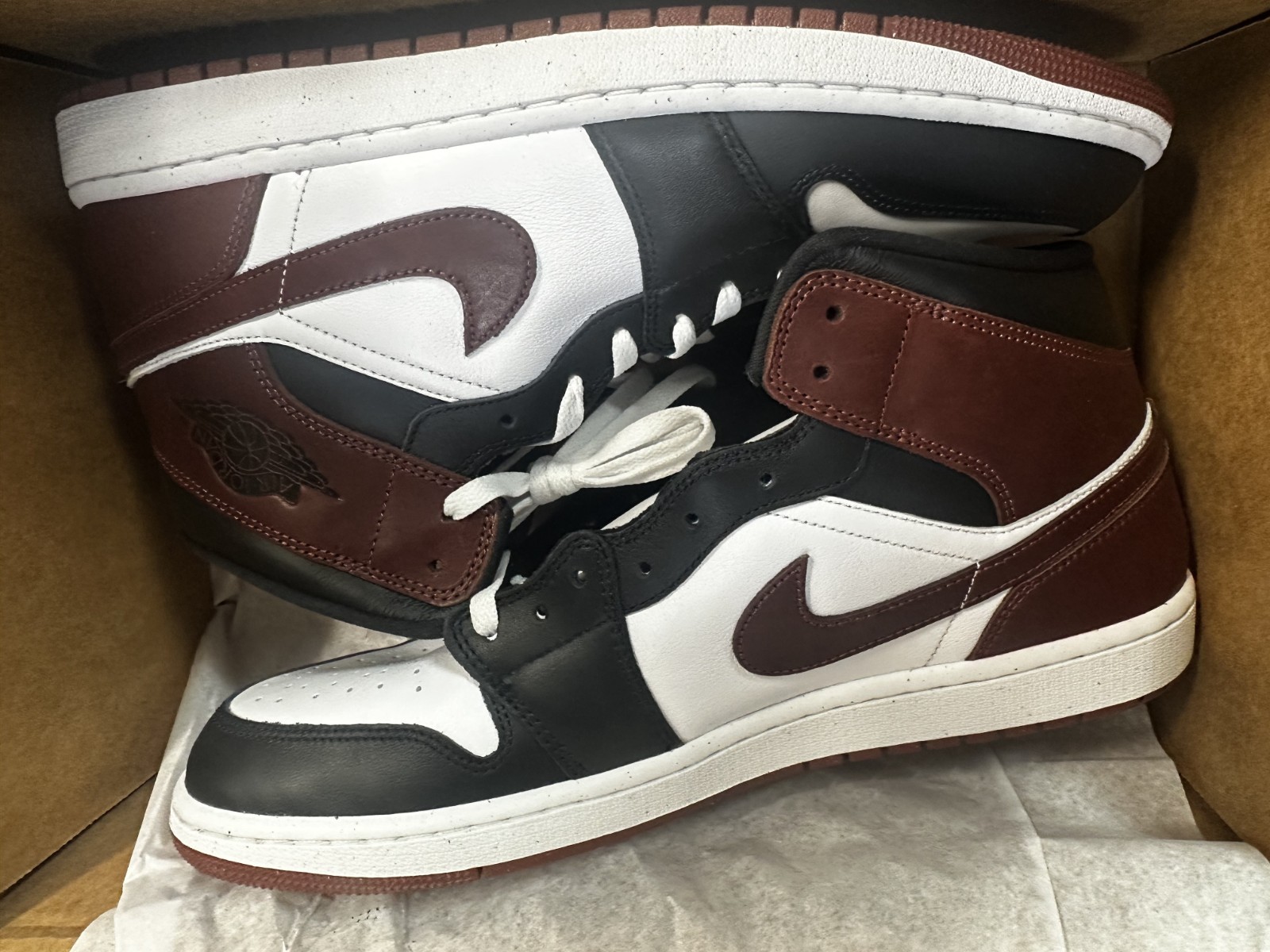 Air Jordan 1 Mid SE Men's Shoes (HF3216-102, White/Black/Dark Pony) Size 14 thumbnail 4