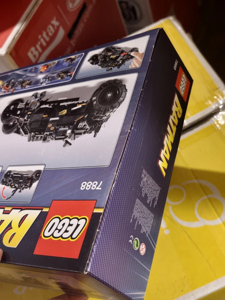 LEGO Batman: The Tumbler Joker's Ice Cream Surprise (7888)-Nuevo sellado, caja dañada Foto 4 de 4