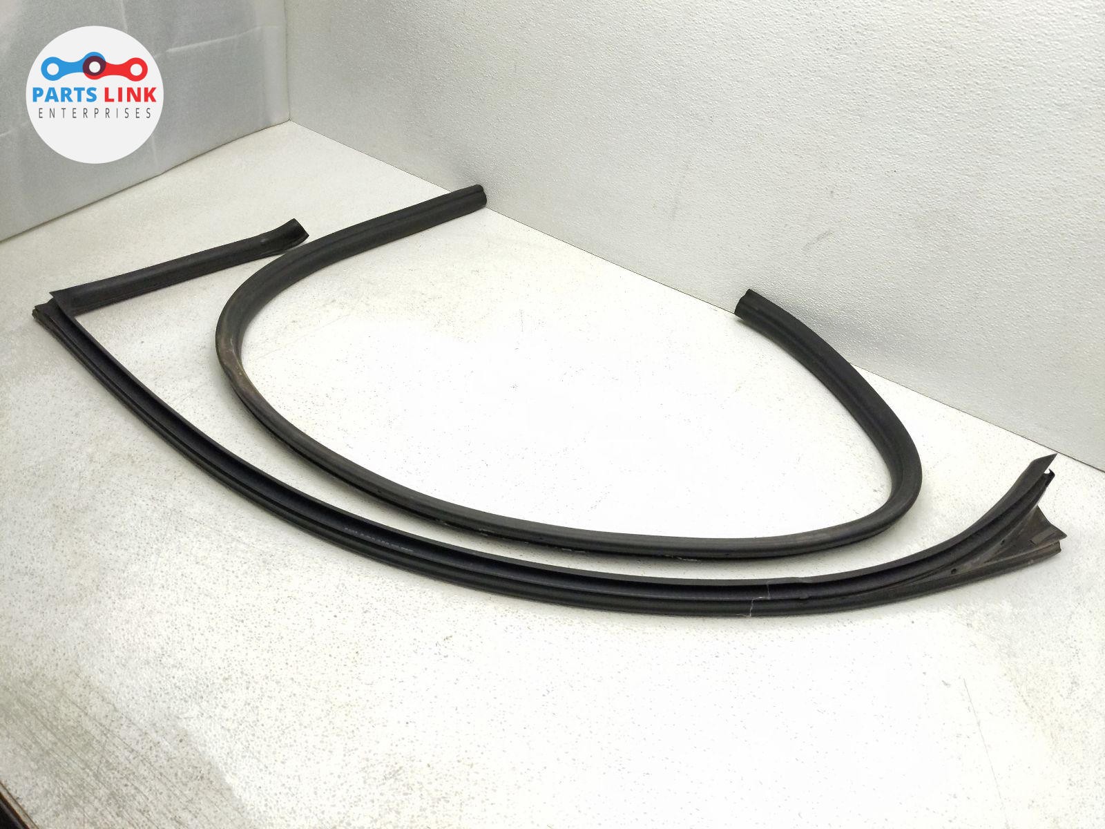 2007-19 MASERATI GRANTURISMO FRONT DOOR GASKET TRIM RUBBER UPPER LOWER SET M145