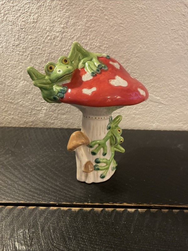 VTG Ceramic TreeFrogs  On Mushrooms Whimsical Yard Art Garden Statue 6.5”