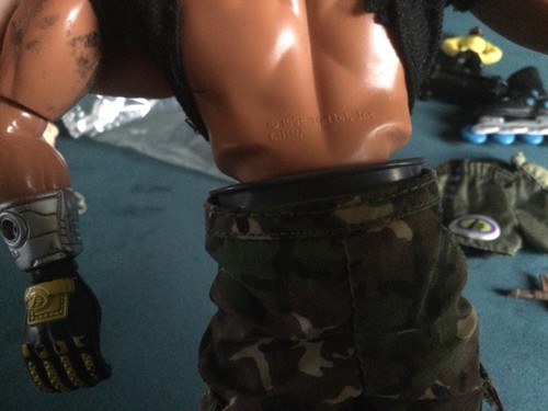 Action Man lot - 1998 Mattel figure, gun, fridge magnets - Picture 10 of 10