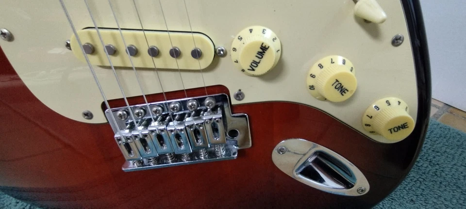 Guitare électrique SX STRATOCASTER 62 et jeu de 6 cordes neuf ERNIE BALL - Photo 3/4