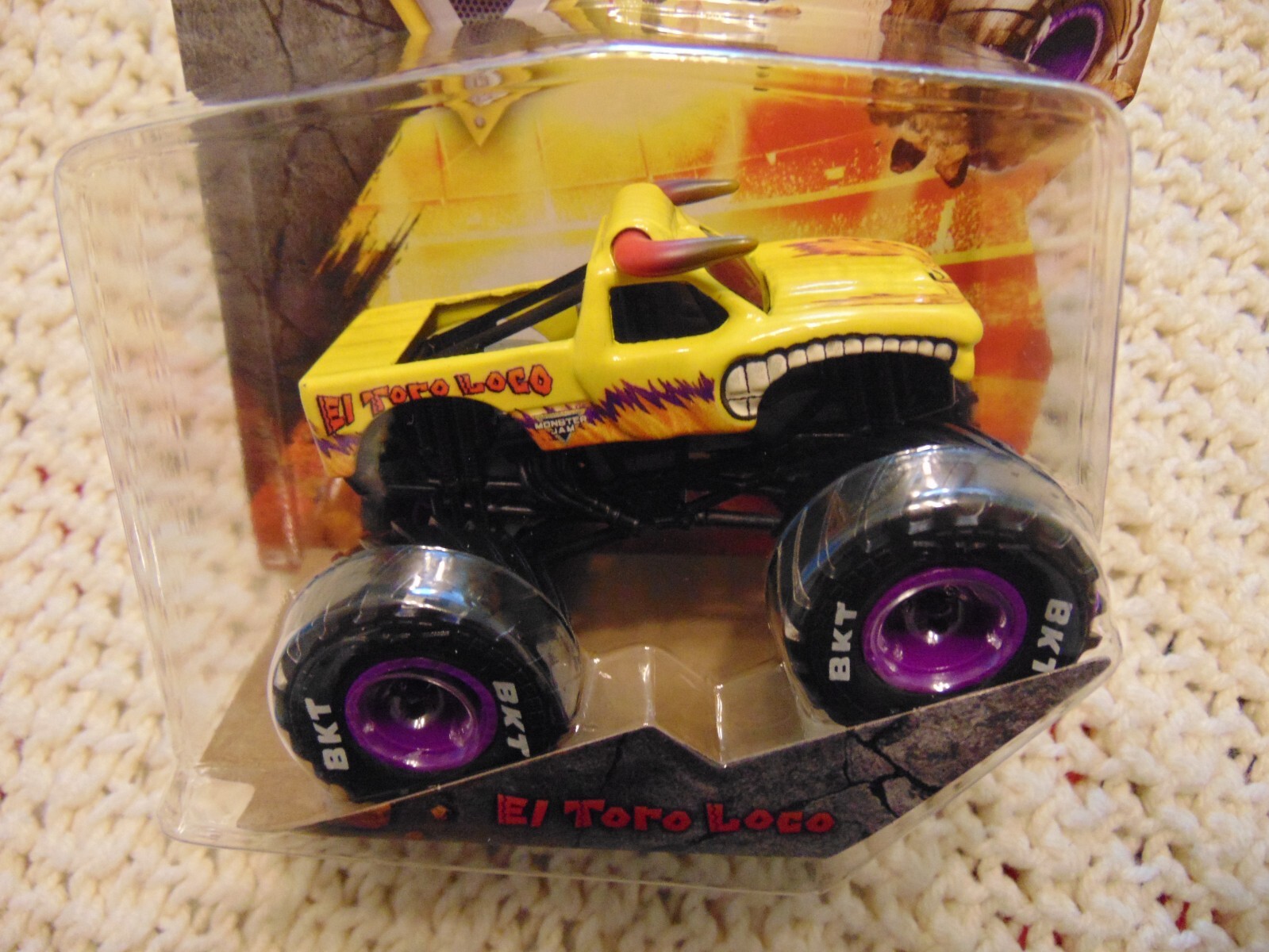 2025 SERIES 42 YELLOW EL TORO LOCO LEGACY TRUCK  SPIN MASTER Monster Jam TRUCK