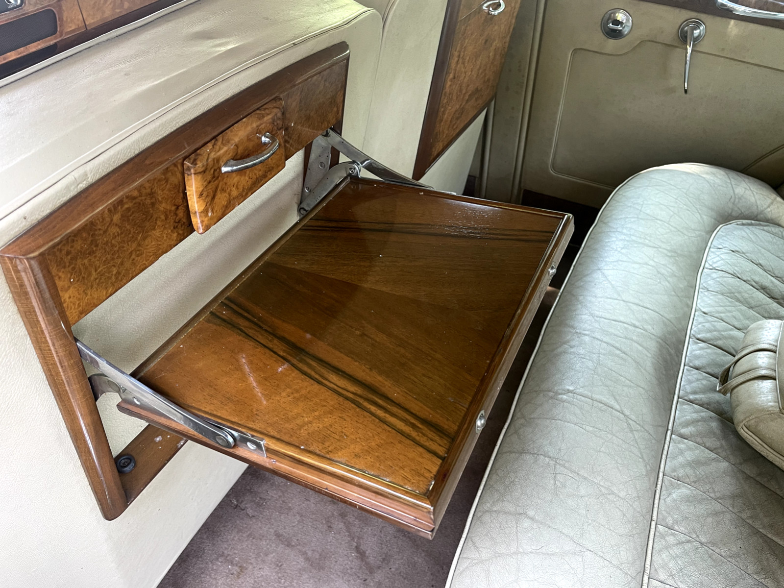 LHD ROLLS ROYCE CLOUD I PHANTOM BENTLEY, LIGHTER & SOCKET. DOZENS CLOUDS 4 PARTS
