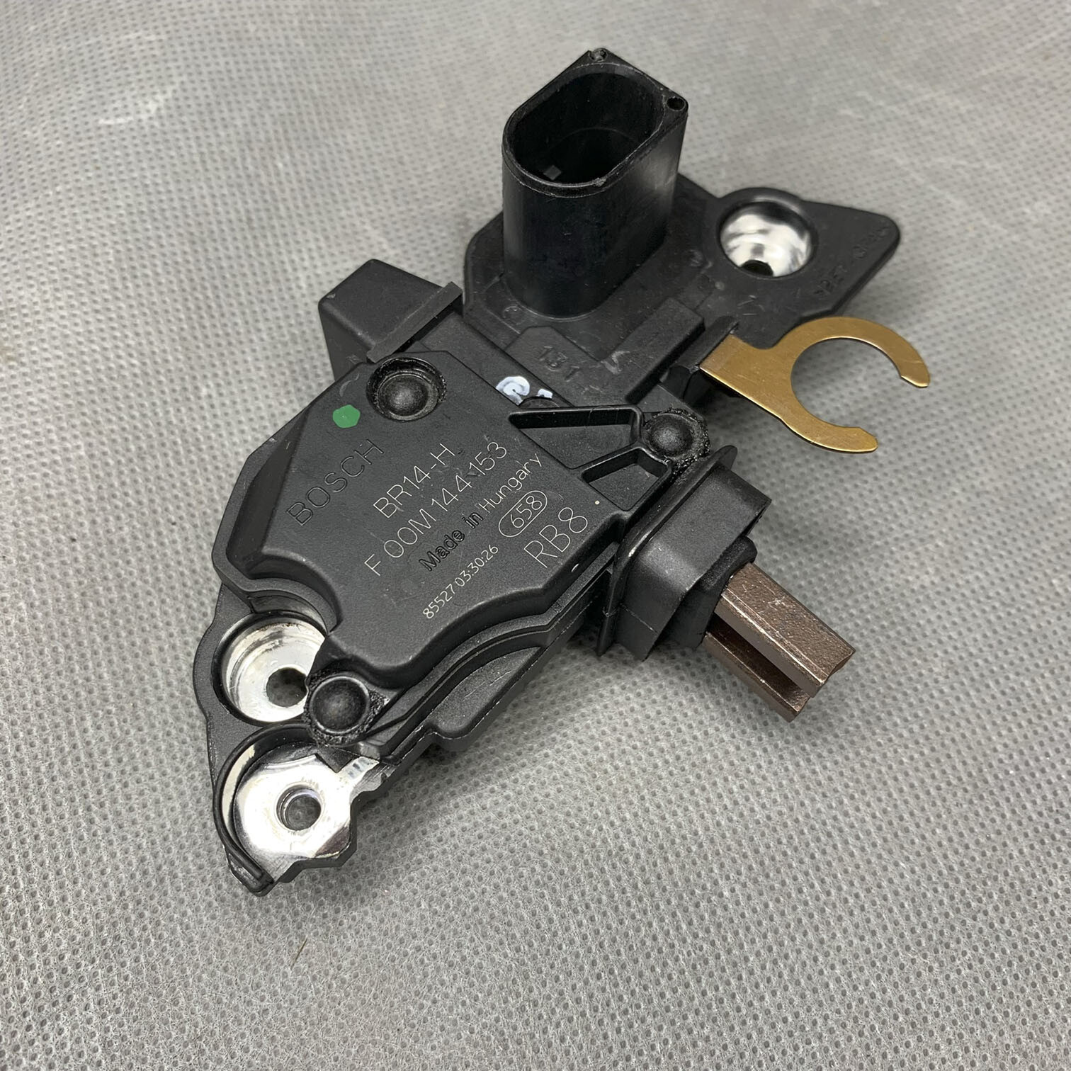 For Mercedes C230 C240 CLK320 ML320 F00M144153 OE GENUINE Voltage