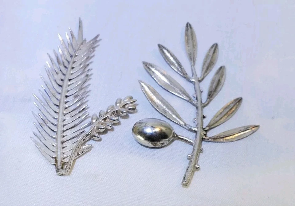 DARLEY HORSE FARM* Pewter Olive Branch, Pewter Palm Leaf & Wooden Necklace Gift  - Image 4 of 4