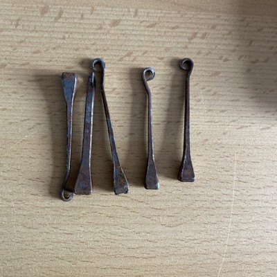 5 alte Mustad Hufnägel mit Öse ca.  5 / 6,3cm rostig Schmuckanhänger zum Basteln