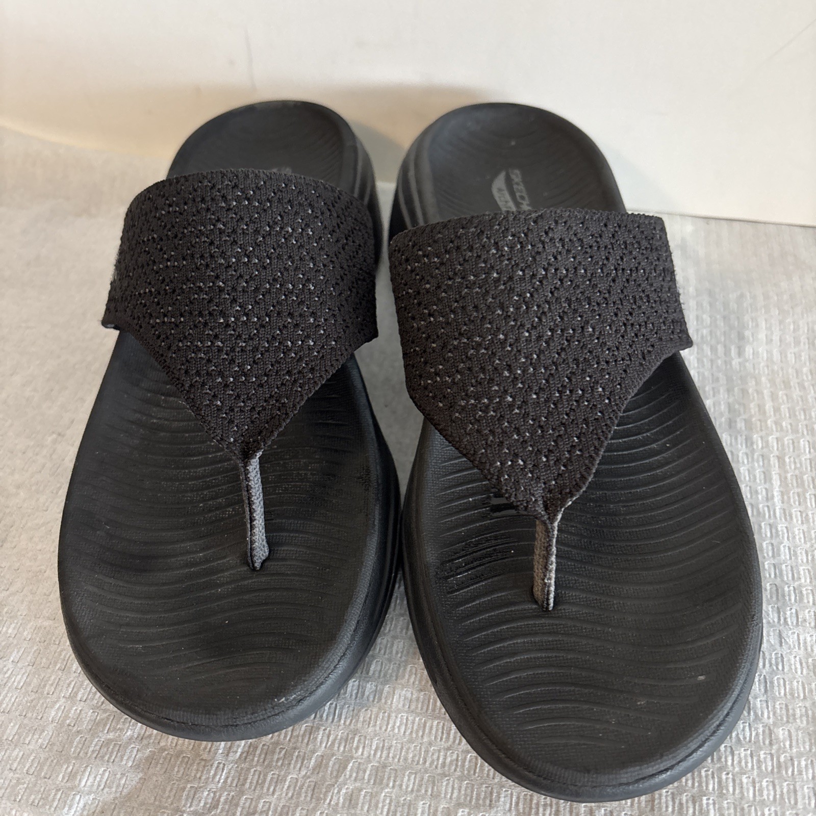 Skechers Womens Go Walk Arch Fit Thong Sandals Ultra Go Black Size 8