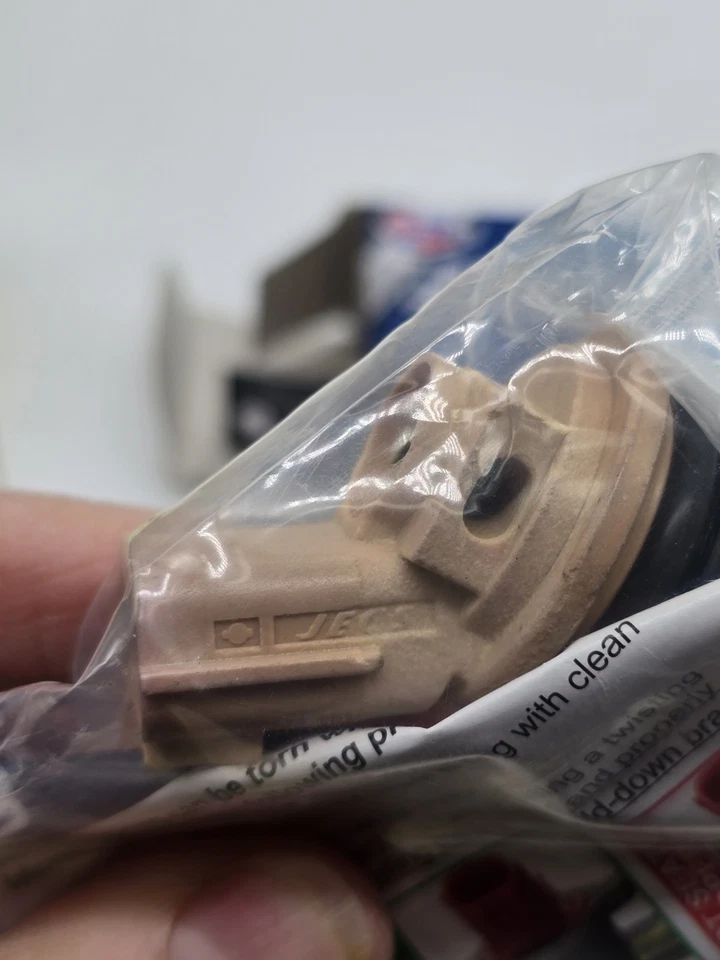 CARQUEST FUEL INJECTION A2181174 - Fuel Injector - Image 3 of 4