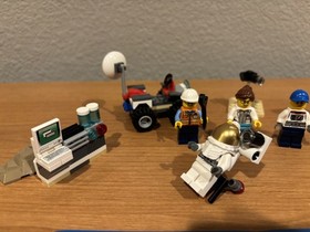 LEGO CITY: Space Starter Set (60077) 99% Complete with Instructions