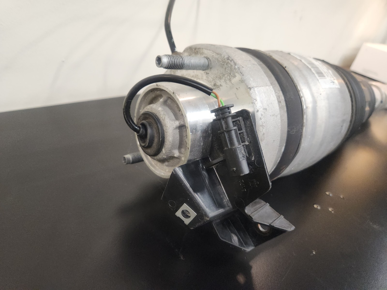Maserati Levante M161 2017-2022 OEM Air Suspension Shock Absorber Strut Front LH