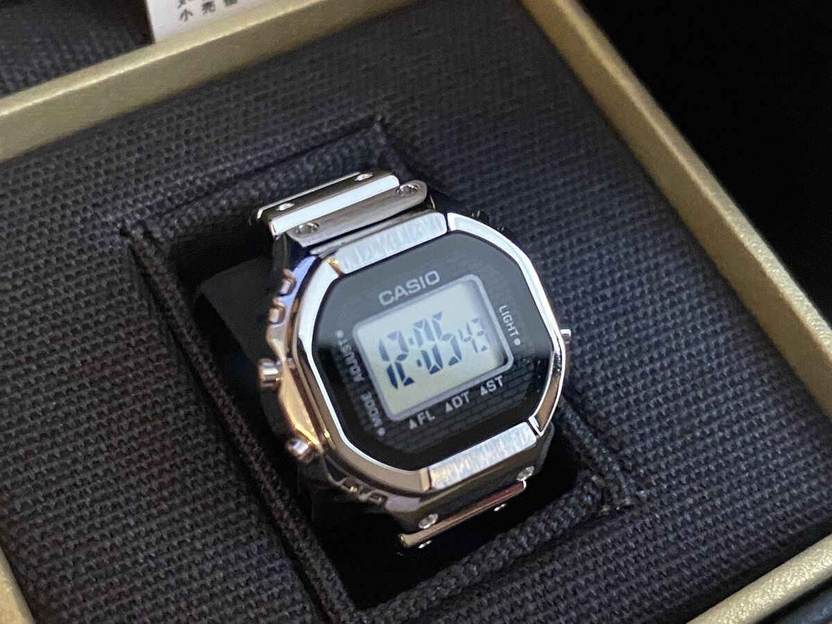 Set of 2】Casio Ring Watch CRW-001-1JR pair watch 50th Set of 2】Casio Ring Watch CRW-001-1JR pair watch 50th