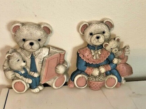2 Homco Mommy & Bear Daddy W/ Baby Bear Nursery Molded Plastic Wall Plaques 1960 - 第 1/5 張圖片