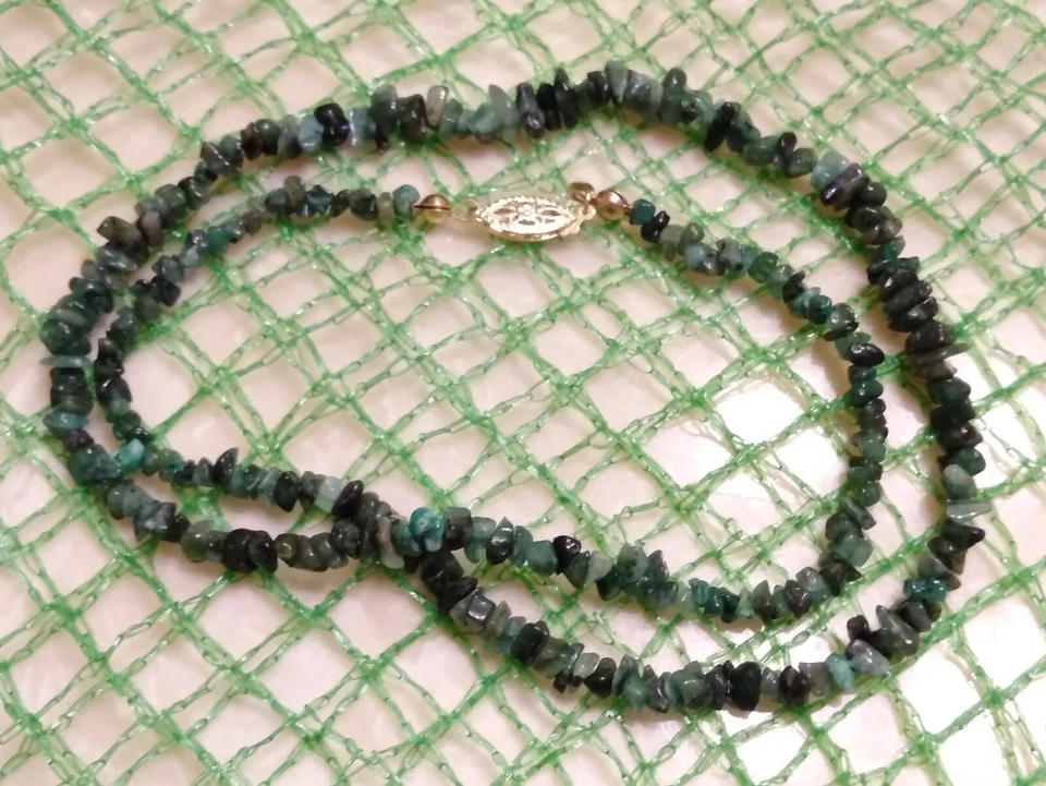 CUELLO ESMERALDA MUJER 20". Color verde vibrante. Cierre de seguridad oro 14K. Hecho en Estados Unidos Foto 4 de 4