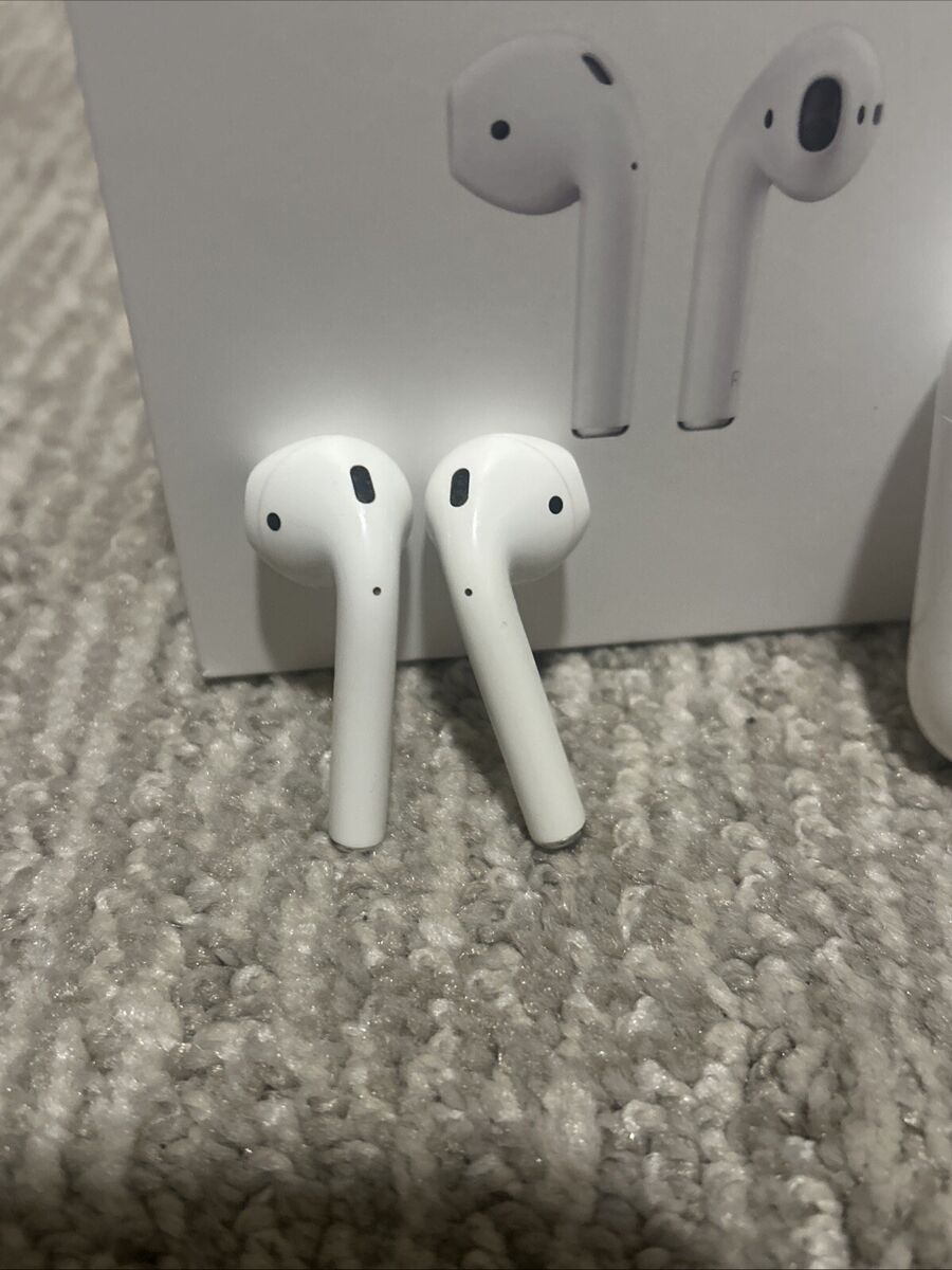 Apple AirPods 2nd Generation with Wireless Charging Case Apple AirPods 2nd Generation with Wireless Charging Case