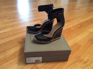 bcbg wedge shoes