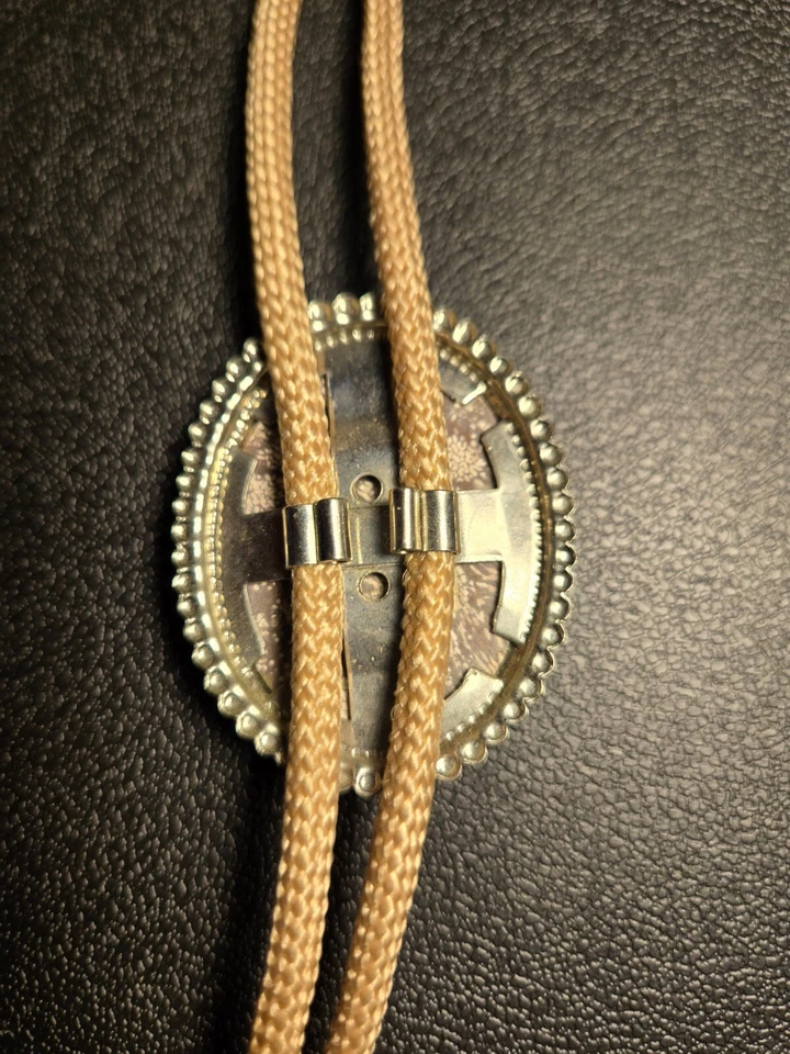 LINDA PEDRA DE JASPE VINTAGE - PRATA OCIDENTAL - GRAVATA BOLO - MARROM/BRANCO - Imagem 4 de 4