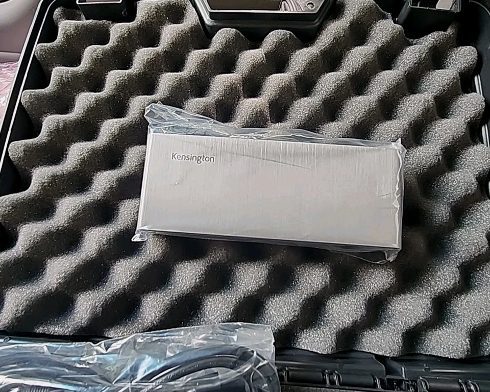 Kensington SD5700T Dual 4K 90W PD Thunderbolt 4 Docking Station (K35175NA) - Image 3 of 4