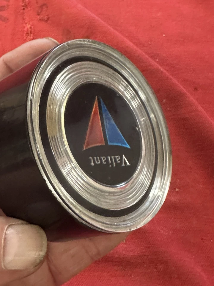 1963-1965 PLYMOUTH VALIANT BOCINA BOTÓN CON VOLANTE MONTAJE BOCINA ANILLO CENTRO Foto 2 de 4