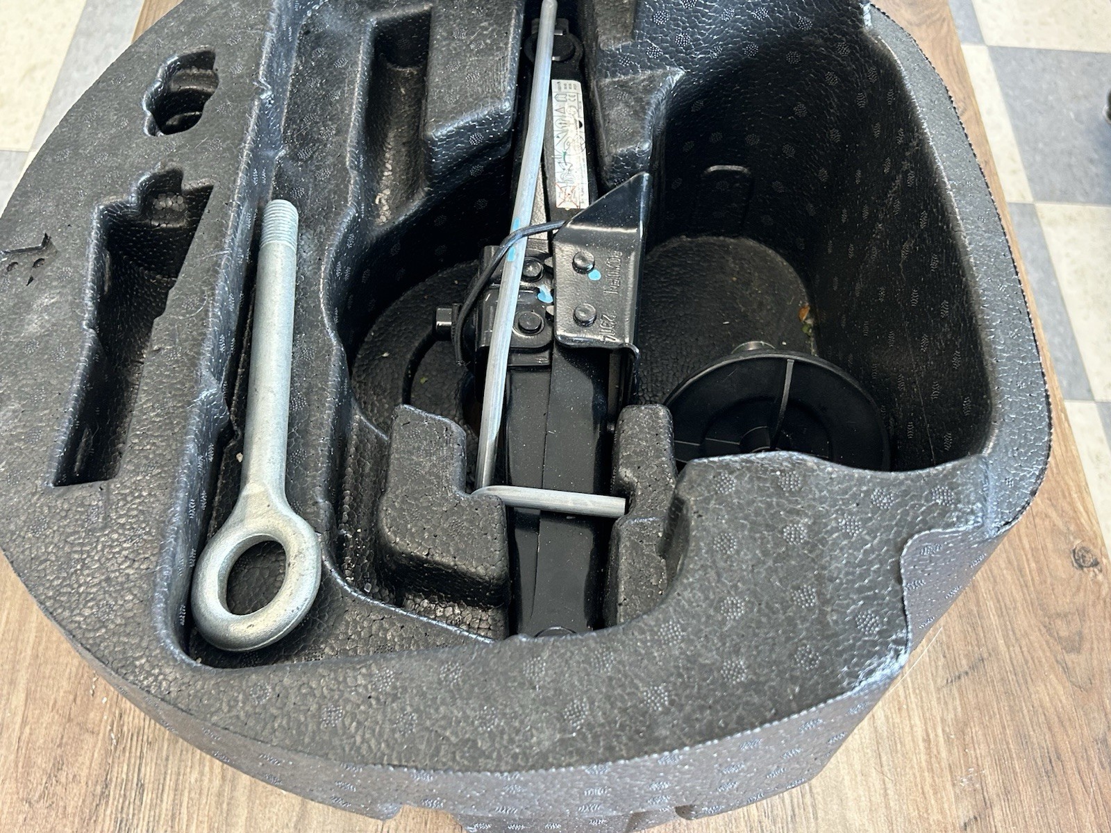 2014-2017 MASERATI GHIBLI Spare Tire Foam & Jack