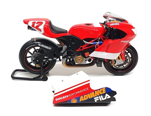 Minichamps 1/12 Scale 122 031412 - Ducati Desmosedici T. Bayliss MotoGP 2003 - Picture 3 of 6