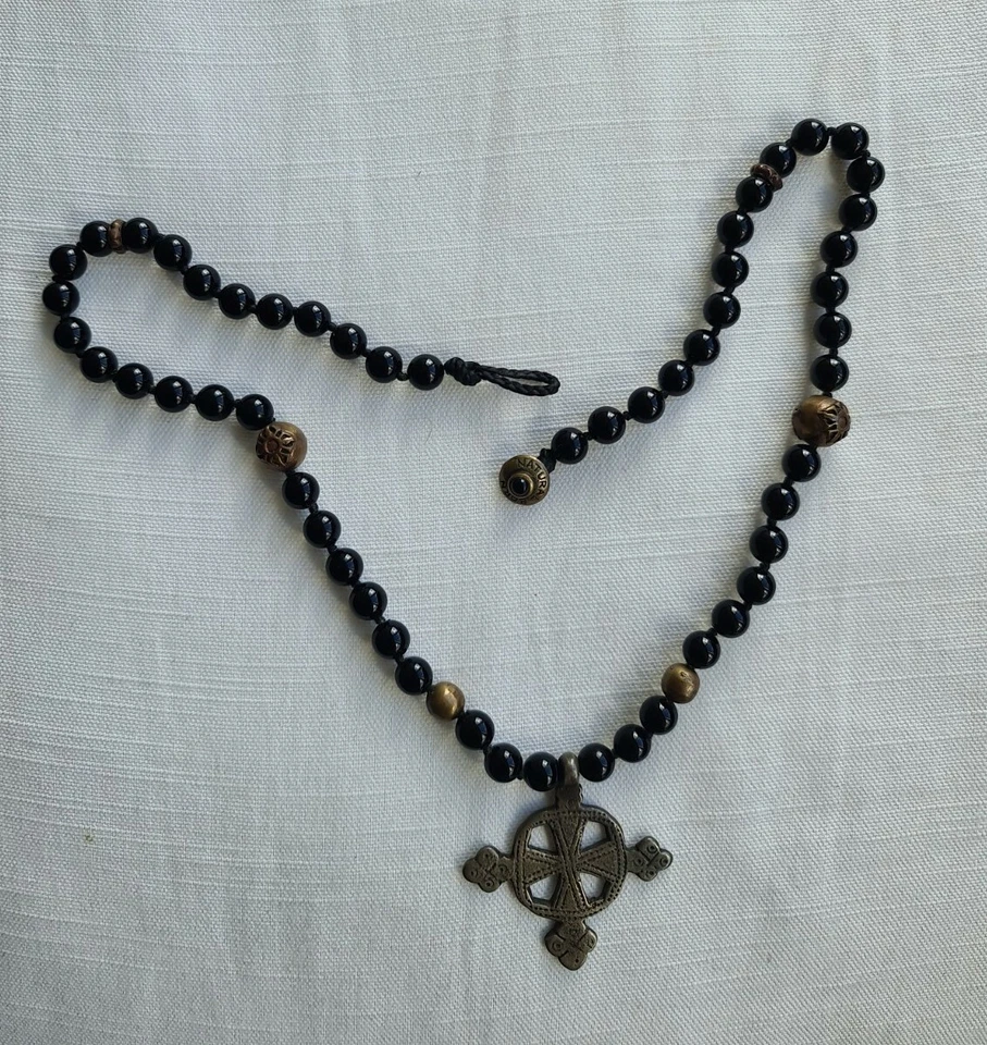NATURAL BORN BY ALFRED BOHEMIAN BLACK ONYX BEADED NECKLACE. UNISEX. - Image 4 of 4