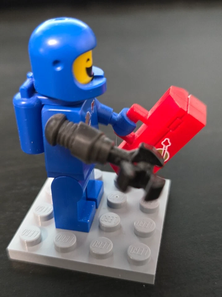 LEGO Space Blue Astronaut Minifigure Complete with Airtanks  - Image 4 of 4