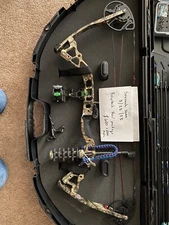 bowtech fuel adjustable poundage compound bow RH, 29 draw camo