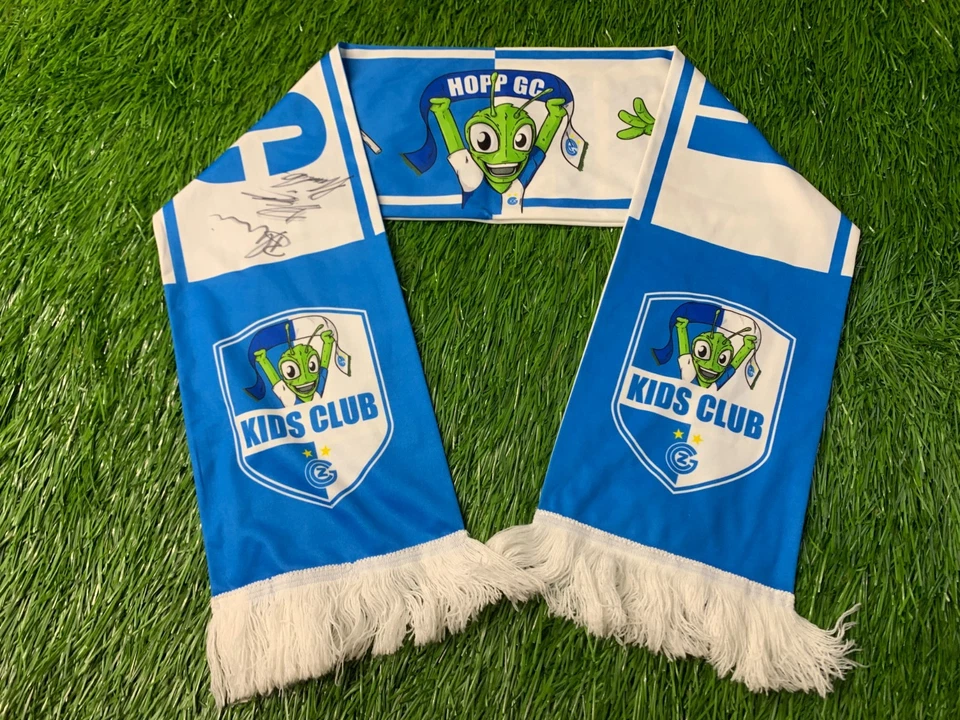 BUFANDA FANÁTICA DEL FÚTBOL SUIZA CLUB INFANTIL GRASSHOPPERS TALLA ÚNICA FIRMADA Foto 2 de 3