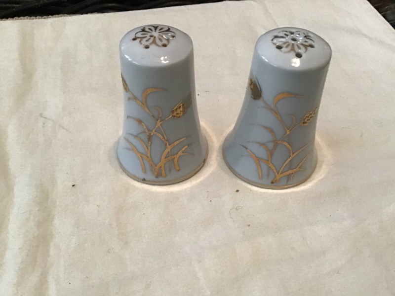 Vintage LEFTON China SALT & PEPPER SHAKERS Hand Painted Gold Wheat #30119