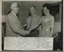 1955 Press Photo Mr & Mrs Raymond Speed Ironton Ohio wed by Rev FB Clay