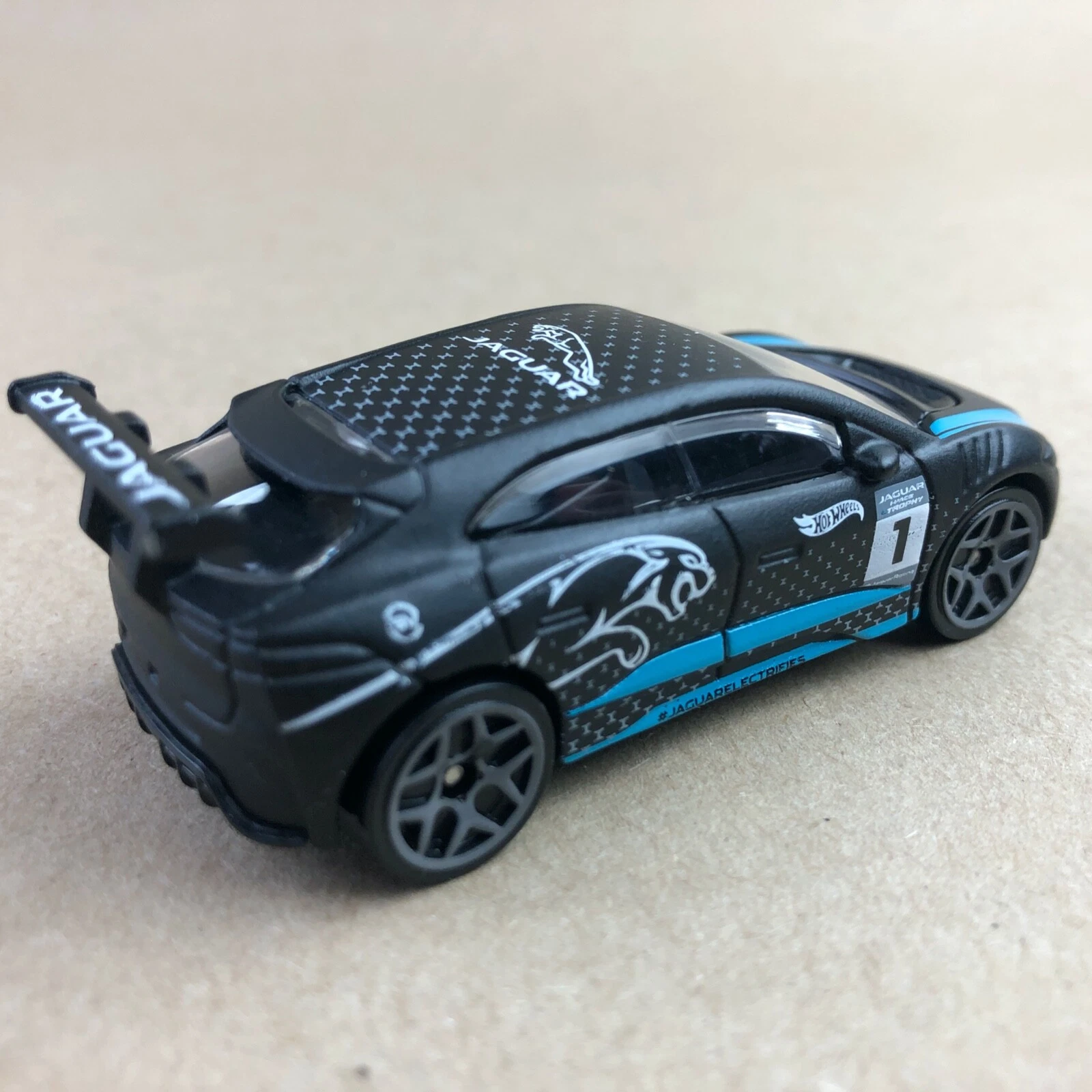  hot wheels jaguar i-pace etrophy brinquedo carro fundido solto 