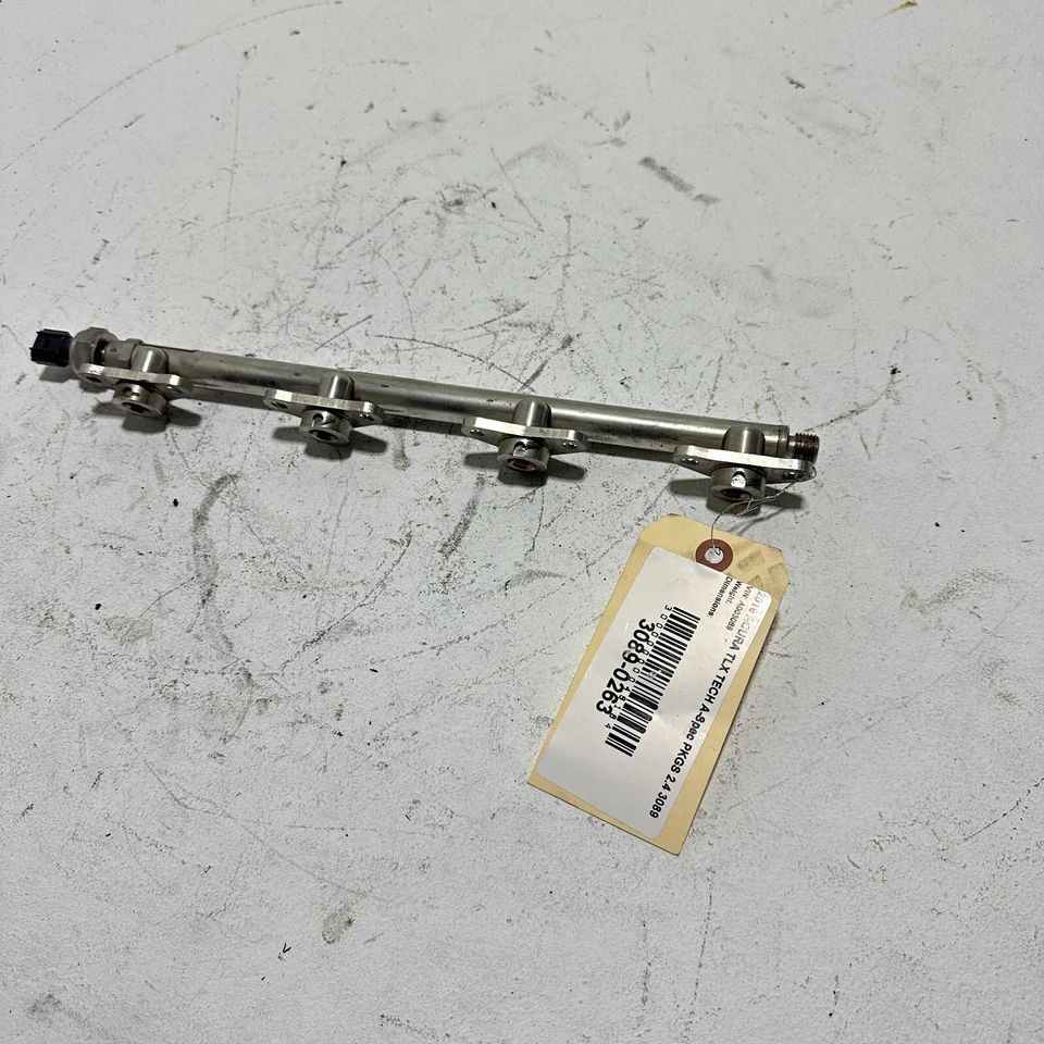 Línea de riel de inyección de combustible con sensor y tubería Acura TLX 2,4 L 2015-2020 OEM Foto 3 de 4