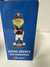 2019 MILWAUKEE BREWERS BERNIE  BREWER 