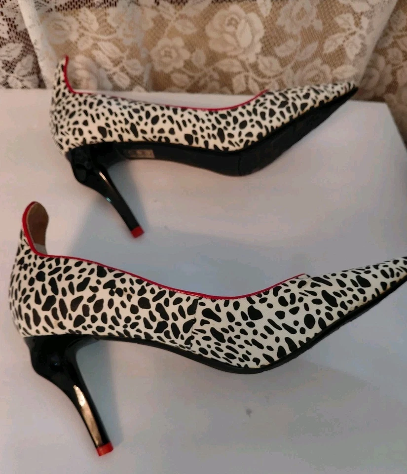 Bomba Dalmation J.Renee recortada en rojo Foto 4 de 4