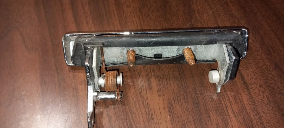 GM 20001438 Right Hand Door Handle Buck Chev OLDS Fits 1978-1988 - Image 4 of 4