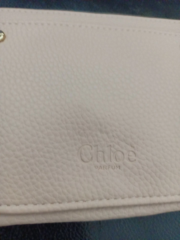 Bolsa de Perfume Chloe', Rosa Pálido Suave BOLSO DORADO PEQUEÑO Foto 2 de 4