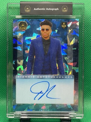 Giannis Antetokounmpo 2021 Super Glow Cracked Ice Auto Ser# 2/10