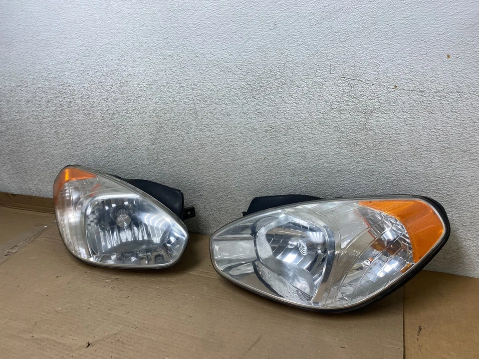 Faros laterales izquierdo+derecho Hyundai Accent 2006 a 2011 sedán U0775 DW Foto 2 de 4